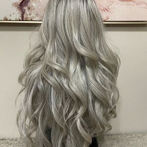 Elegant Silver Gray Women's Wig